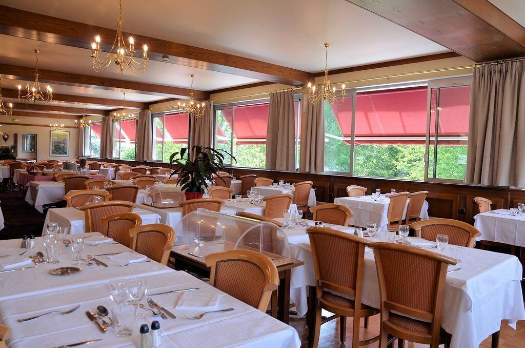 breakfast, lunch, dinner served; french cuisine