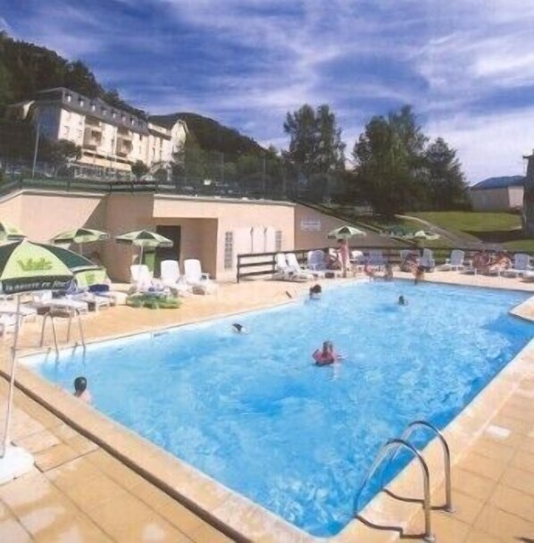 Indoor pool, seasonal outdoor pool