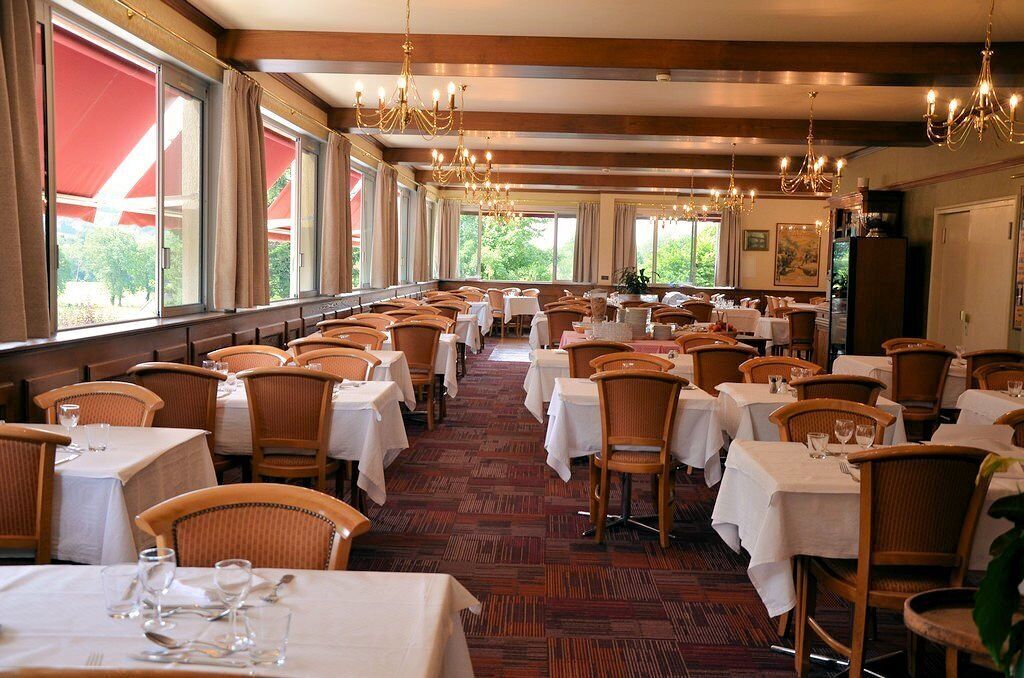 breakfast, lunch, dinner served; french cuisine