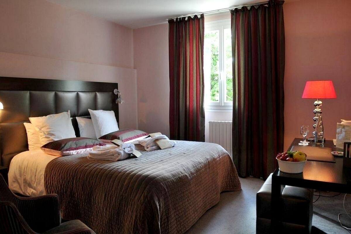 Comfort Double Room | Desk, cribs (free), WiFi (free)