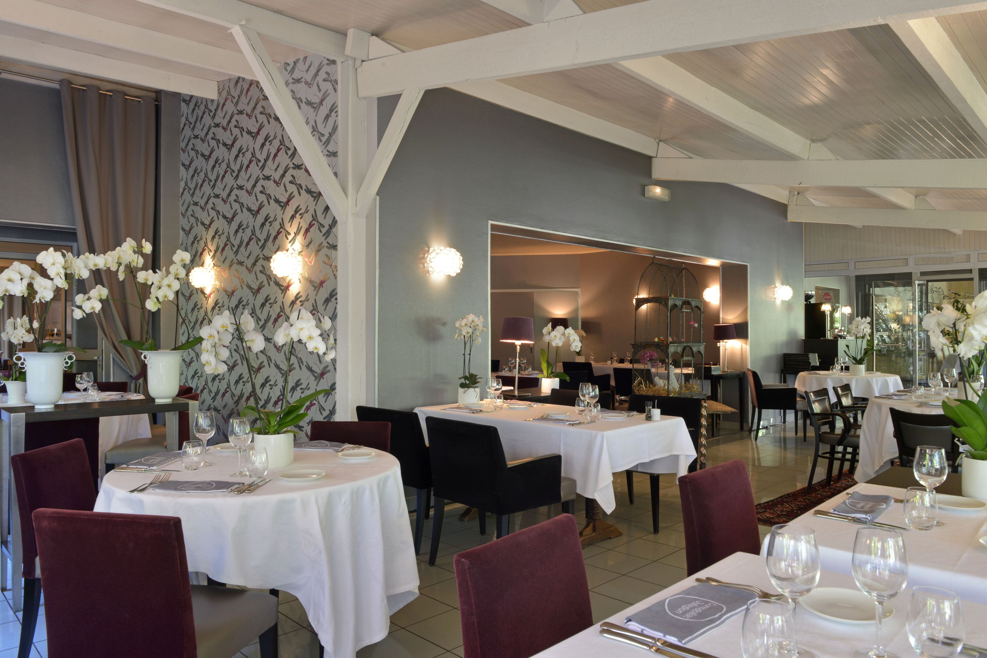 Petit déjeuner, déjeuner et dîner servis sur place