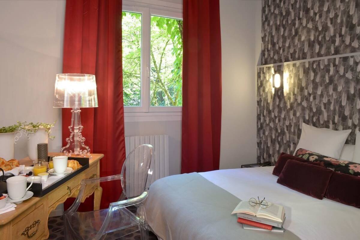 Classic Double Room | Desk, cribs (free), WiFi (free)