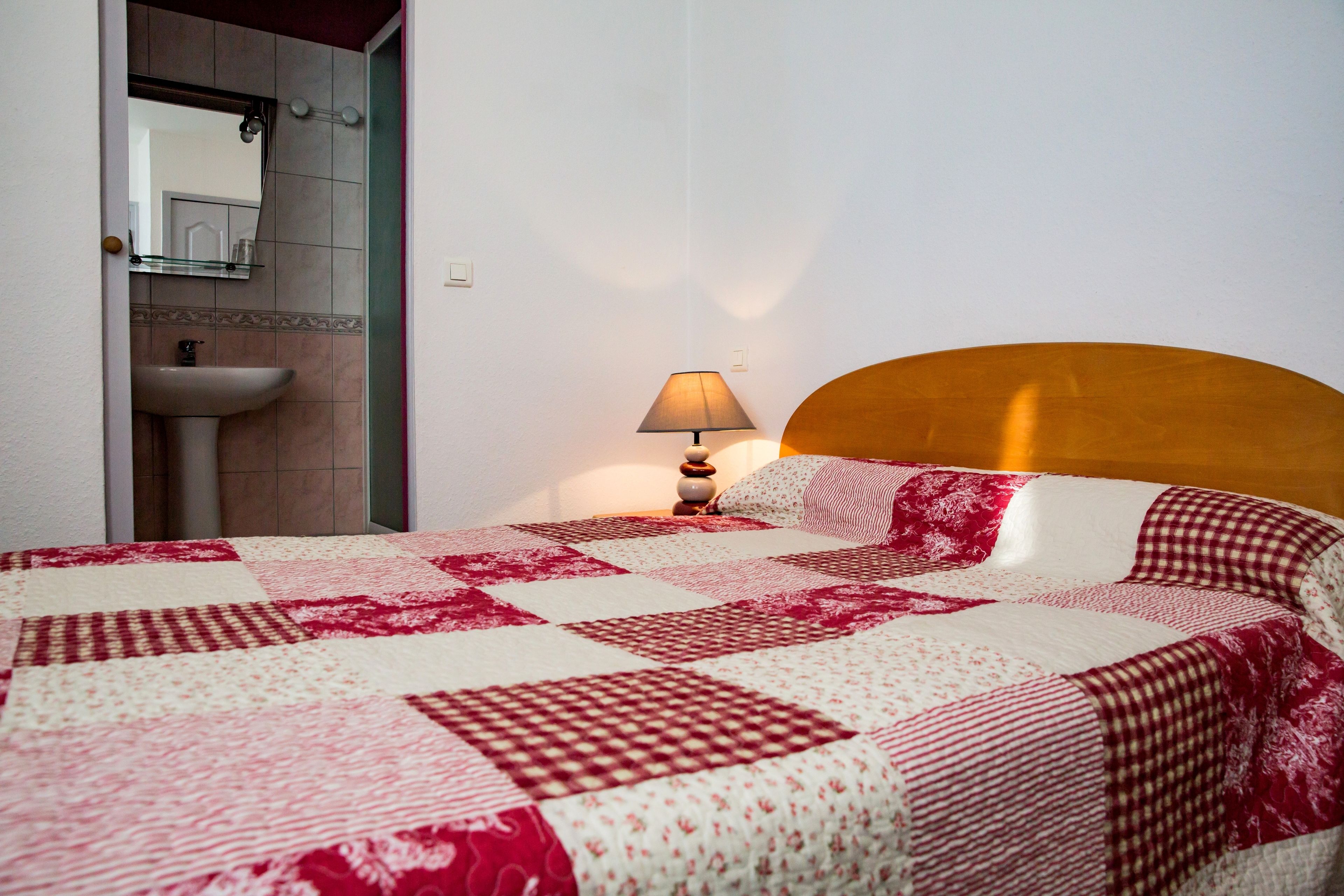 comfort double room | desk, soundproofing, free cots/infant beds, free wifi