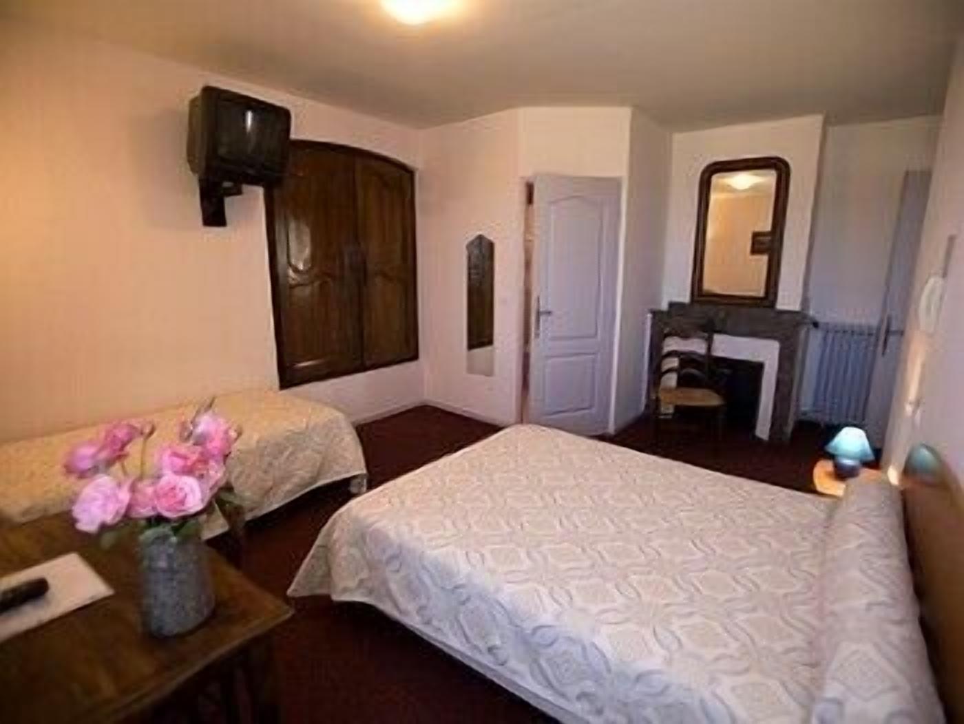 desk, soundproofing, free cots/infant beds, free wifi