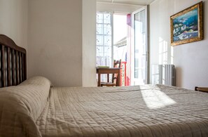 Desk, soundproofing, free cribs/infant beds, free WiFi - L'Auberge Basque (Ozon)