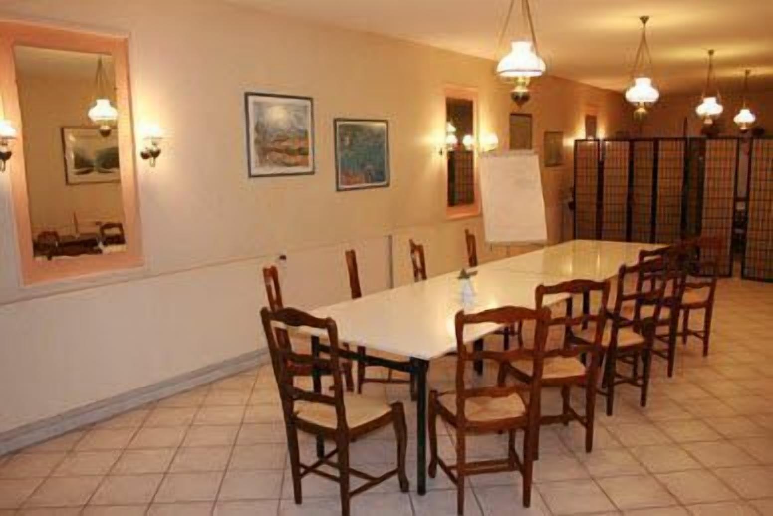 lunch and dinner served, french cuisine