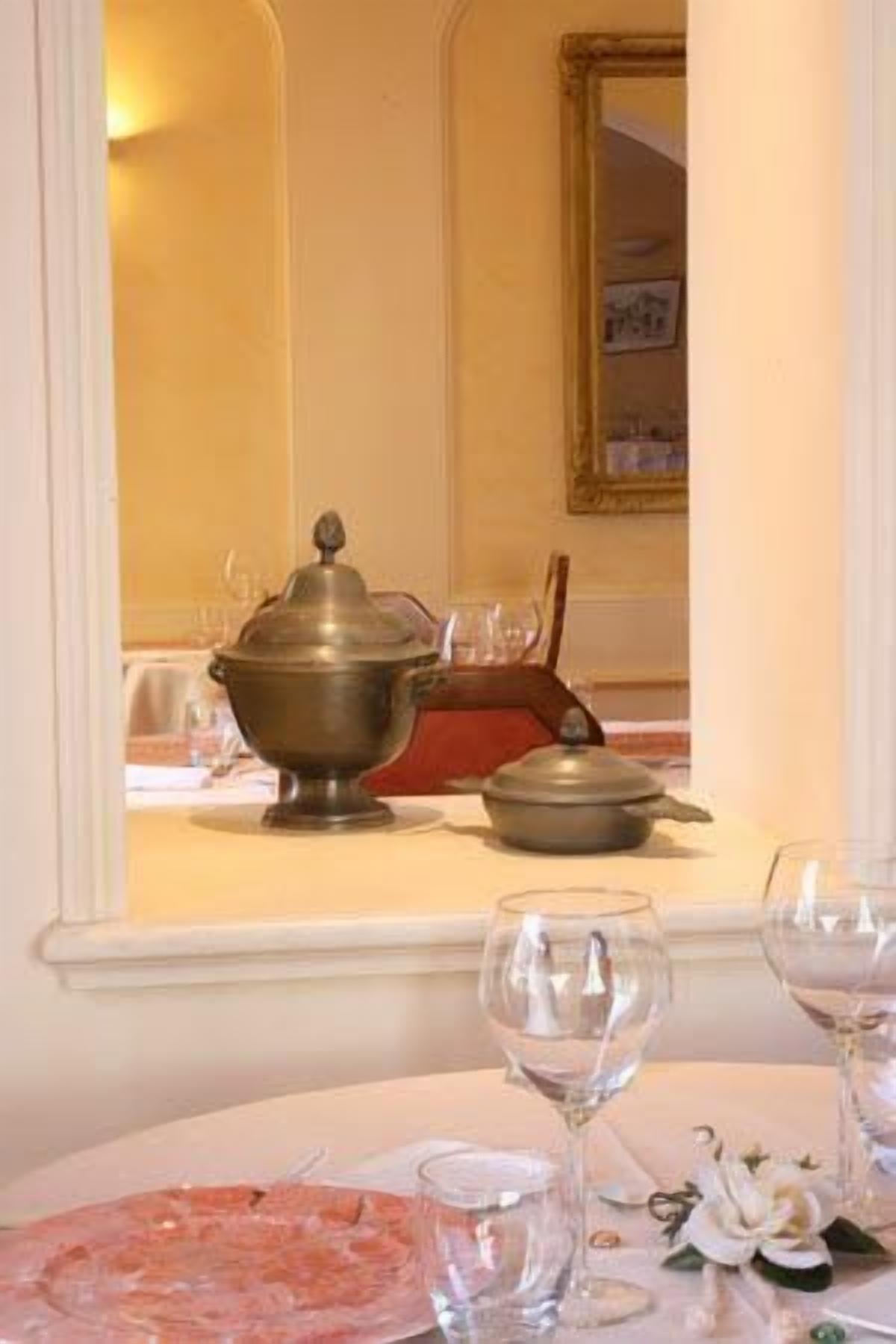 lunch and dinner served, french cuisine