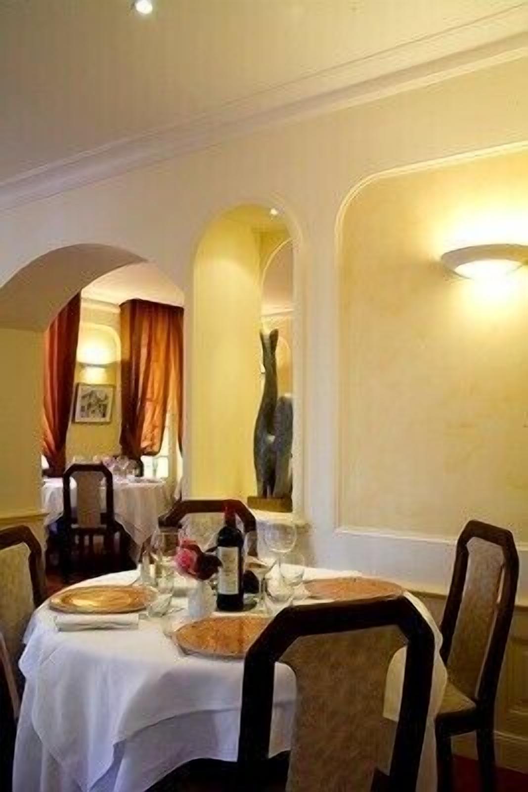 lunch and dinner served, french cuisine