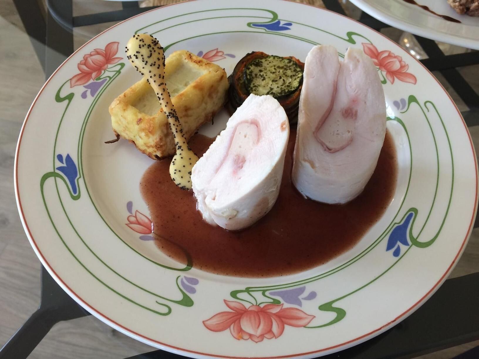 lunch and dinner served, french cuisine