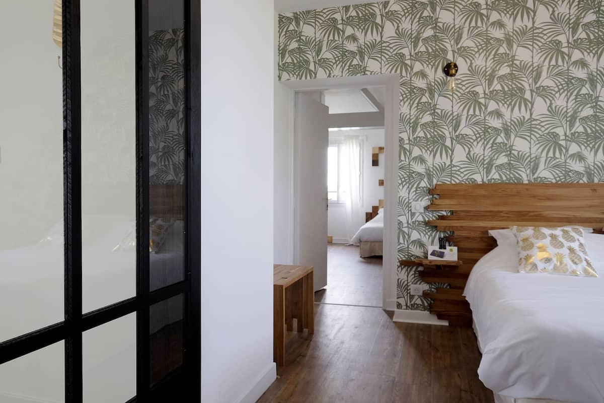 Standard Quadruple Room | Desk, blackout drapes, iron/ironing board (on request), WiFi (free)