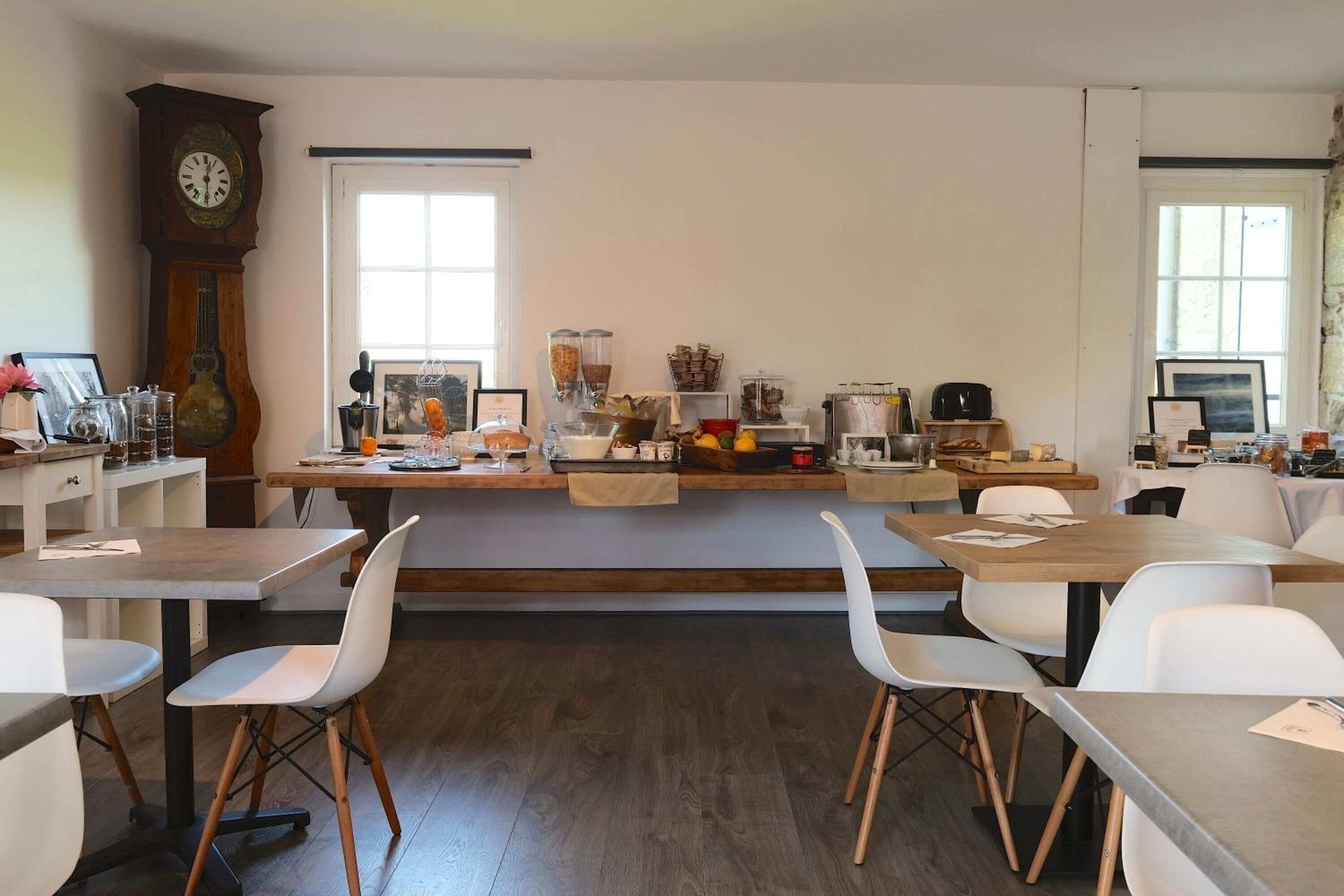 breakfast, lunch, dinner served; french cuisine