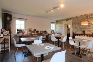 Breakfast, lunch, dinner served; French cuisine - Le Relais du Teulet (Goulles)