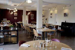Breakfast, lunch and dinner served  - Le Relais du Teulet (Goulles)