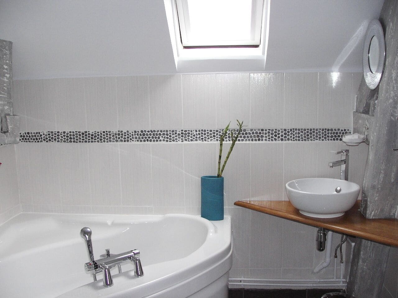 free toiletries, hair dryer