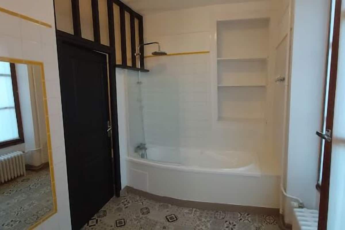 double room | bathroom | free toiletries, hair dryer
