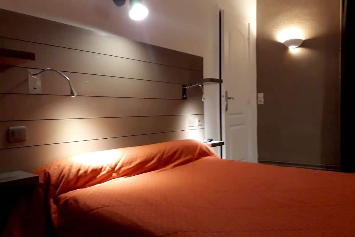 double room | 1 bedroom, desk, soundproofing, travel cot