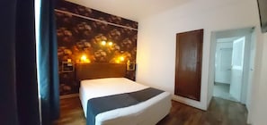 Doppelzimmer | Schreibtisch, schallisolierte Zimmer, Reisekinderbett, kostenloses WLAN