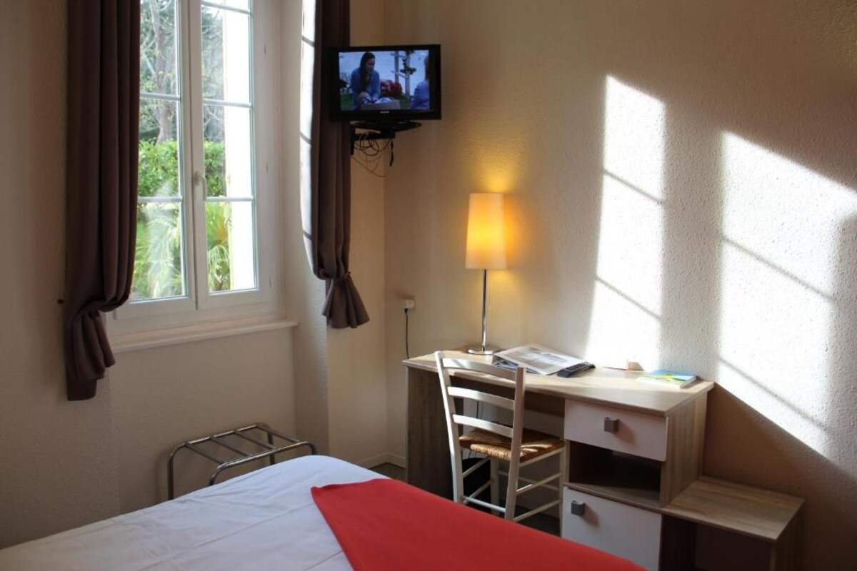In-room safe, desk, rollaway beds (surcharge), WiFi (free)