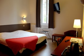 Caja de seguridad en la habitación y escritorio