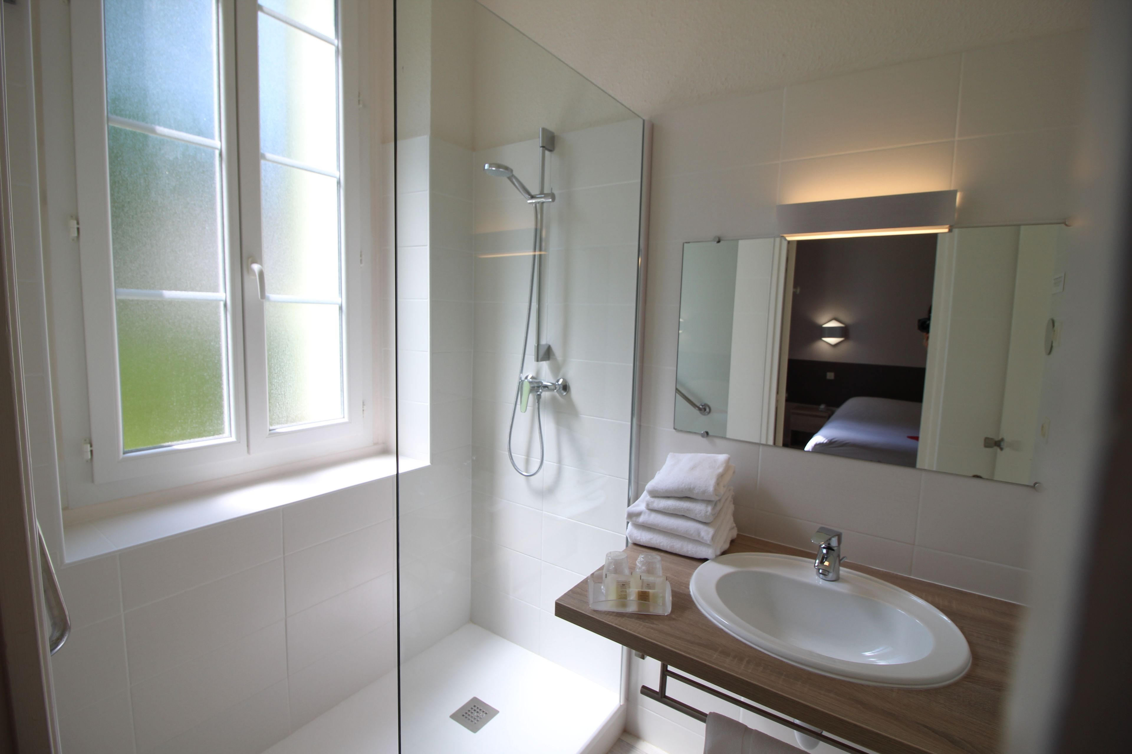 Habitación Confort doble | Ducha del cuarto de baño