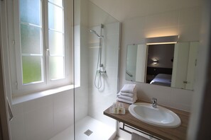Comfort Double Room | Bathroom shower