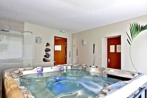 Bain à remous intérieur