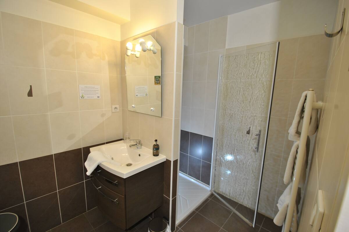 comfort double room | 1 bedroom, desk, soundproofing, free wifi