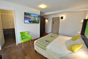 Chambre Double Confort | Bureau, chambres insonorisées, Wi-Fi gratuit, draps fournis