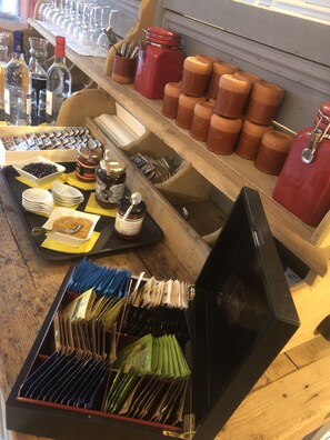 Petit déjeuner buffet servi tous les jours en supplément