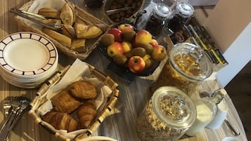 Colazione a buffet, servita tutte le mattine (12 EUR a persona) 