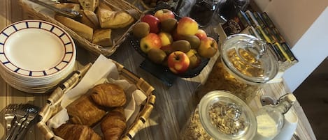 Frukostbuffé varje dag (EUR 13 per person)