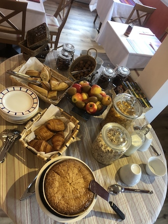 Daily buffet breakfast (EUR 13 per person)