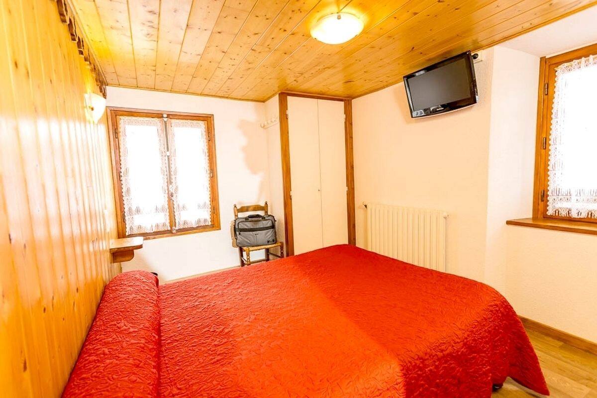 Kamar Double | Meja kerja, kedap suara, dan tempat tidur bayi (biaya tambahan)