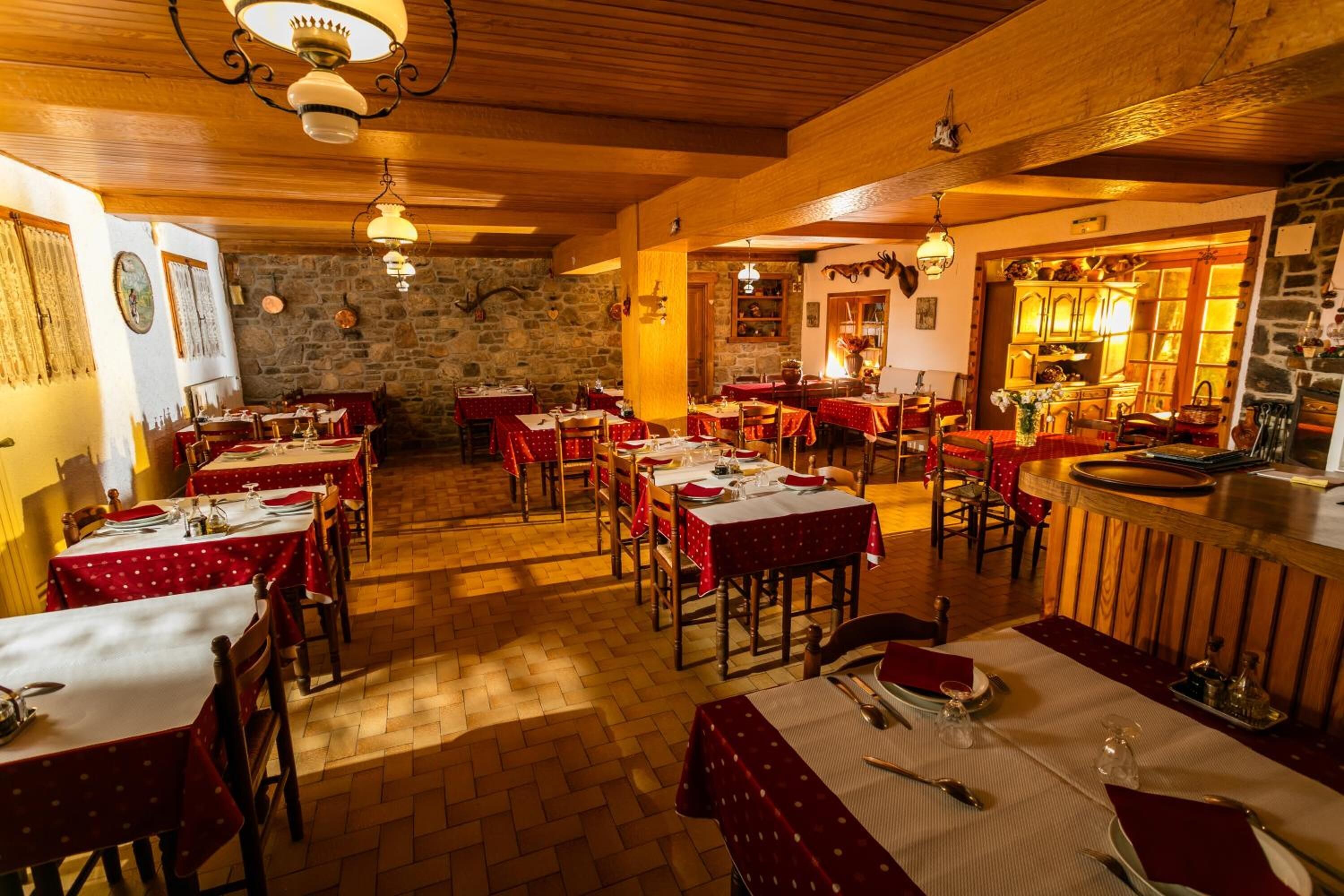 breakfast, lunch, dinner served; regional cuisine