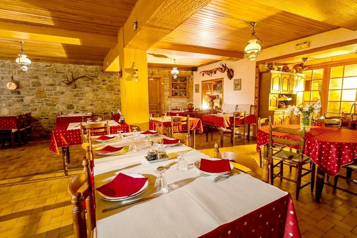 breakfast, lunch, dinner served; regional cuisine