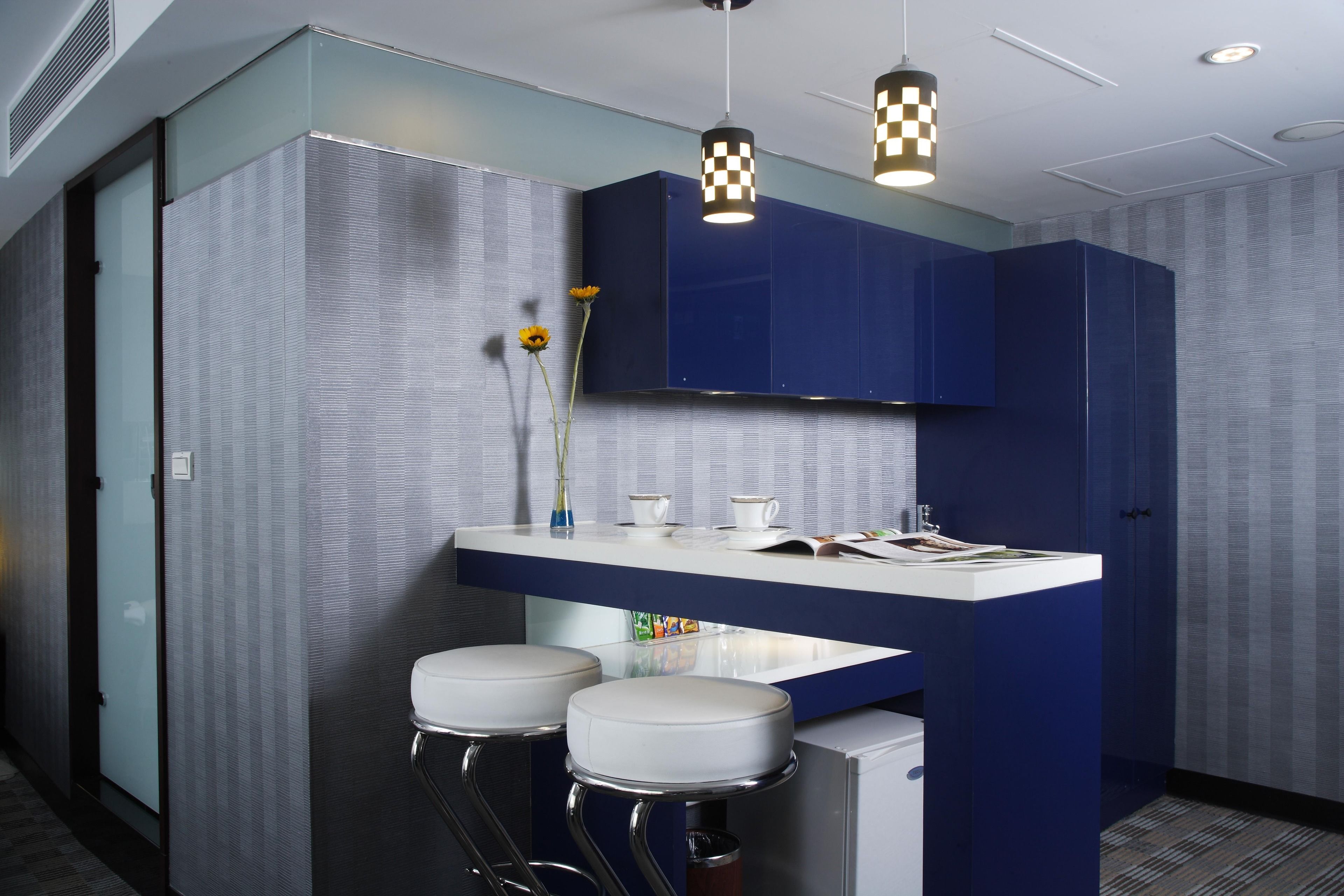 executive suite, 1 king bed | in-room safe, desk, blackout curtains, bed sheets