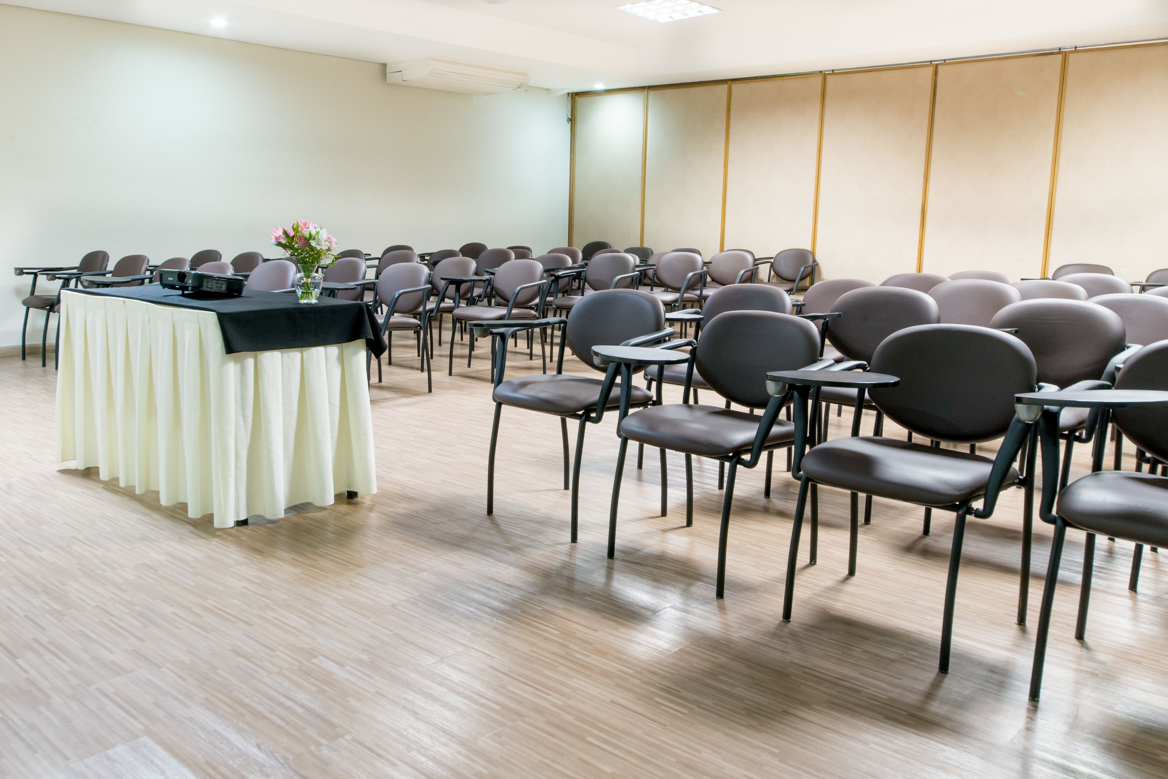 Photo - Summit Hotel Monaco