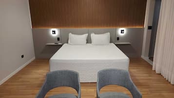 Un dormitorio moderno con una cama grande, dos mesitas de noche y un cabecero de madera.
