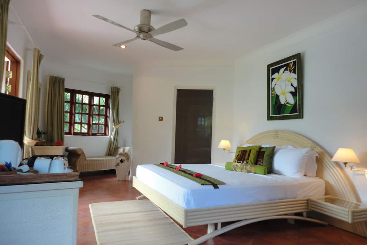 junior double room | minibar, in-room safe, desk, free wifi