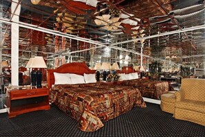 Standard Room, 1 King Bed, Smoking, Jetted Tub | Blackout drapes, soundproofing, free WiFi, bed sheets