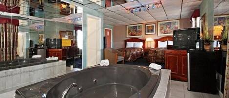 Combined shower/tub, free toiletries, towels, soap