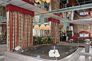 Room - Regal Inn & Suites (Rosedale)