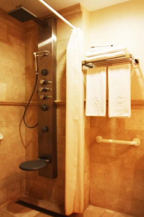 Regendusche, Designer-Toilettenartikel, Haartrockner, Bidet