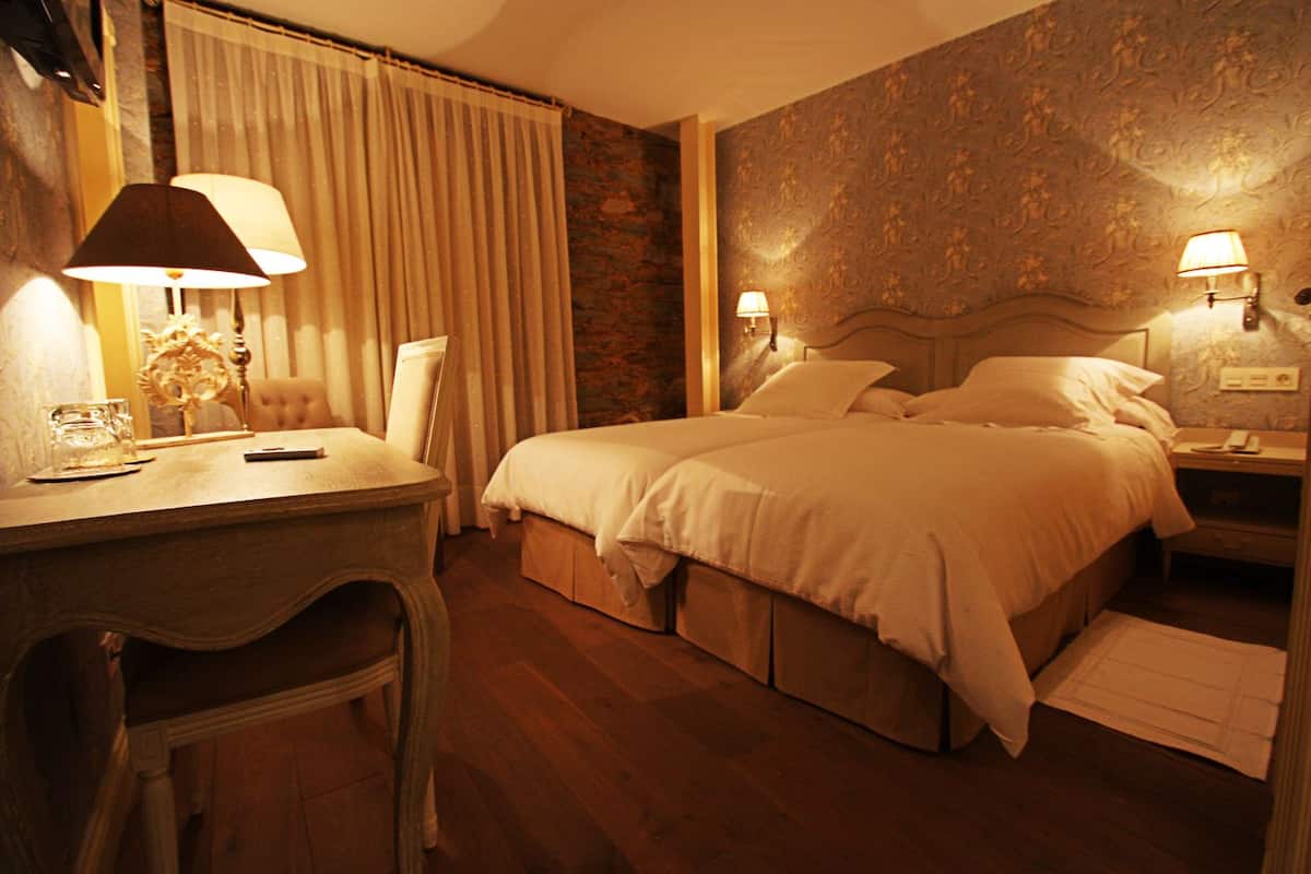 1 bedroom, premium bedding, memory-foam beds, in-room safe