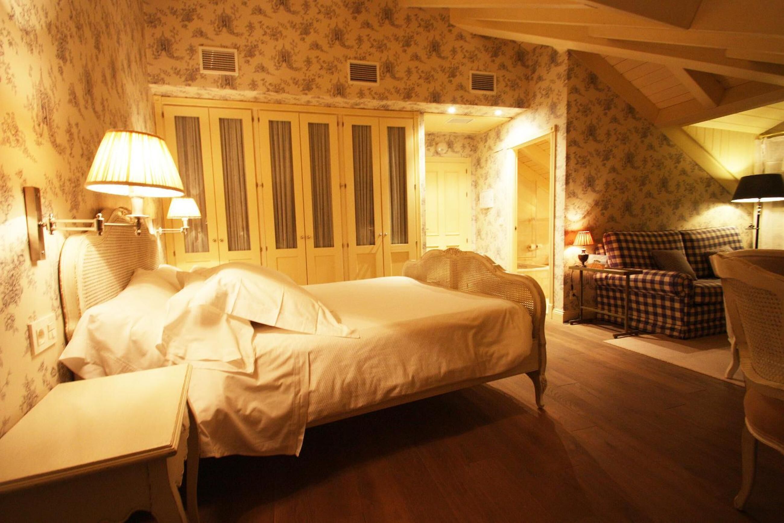 1 bedroom, premium bedding, memory-foam beds, in-room safe