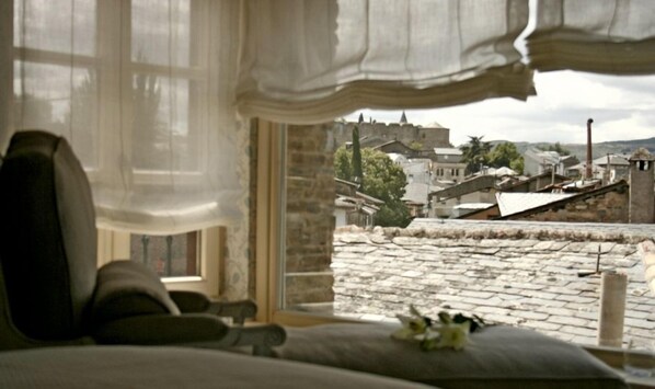 Panoramic Double Room, 1 King Bed | Premium bedding, memory foam beds, in-room safe, desk