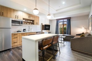 Suite, 1 Bedroom, Non Smoking | Living area | 32-inch plasma TV with cable channels, TV - Homewood Beaumont, TX (Beaumont)