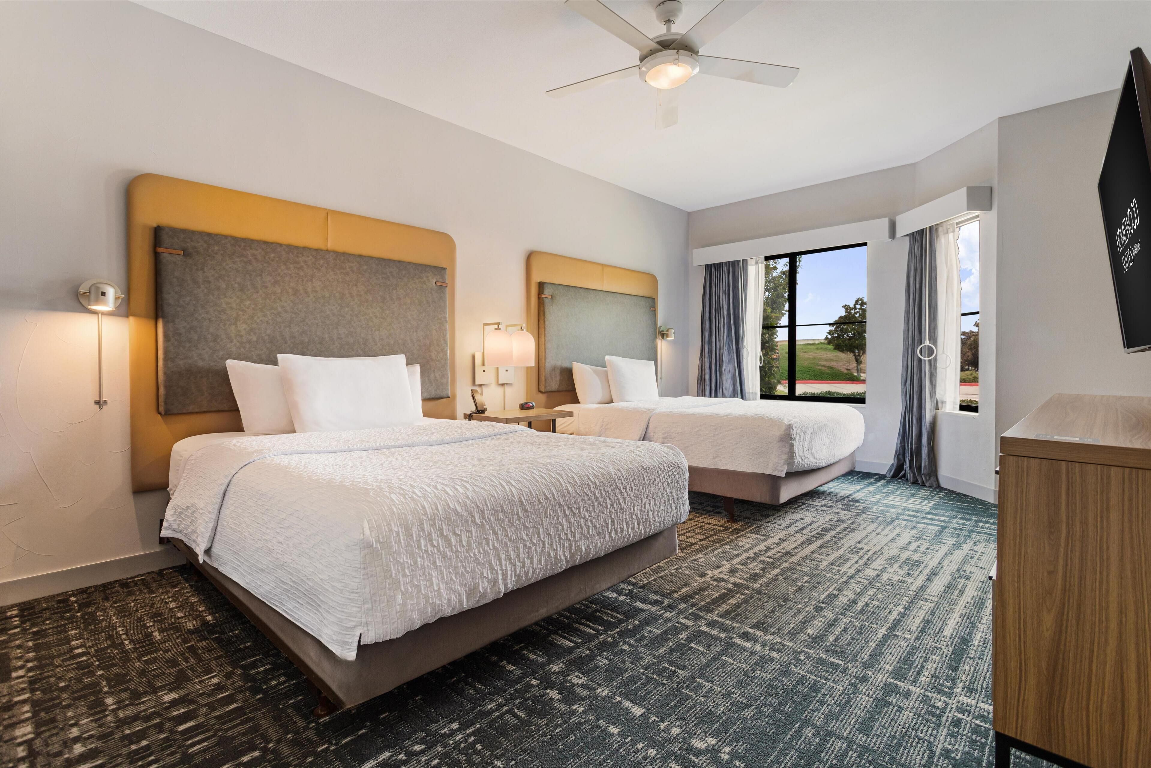 suite, accessible, non smoking | in-room safe, desk, blackout curtains, iron/ironing board