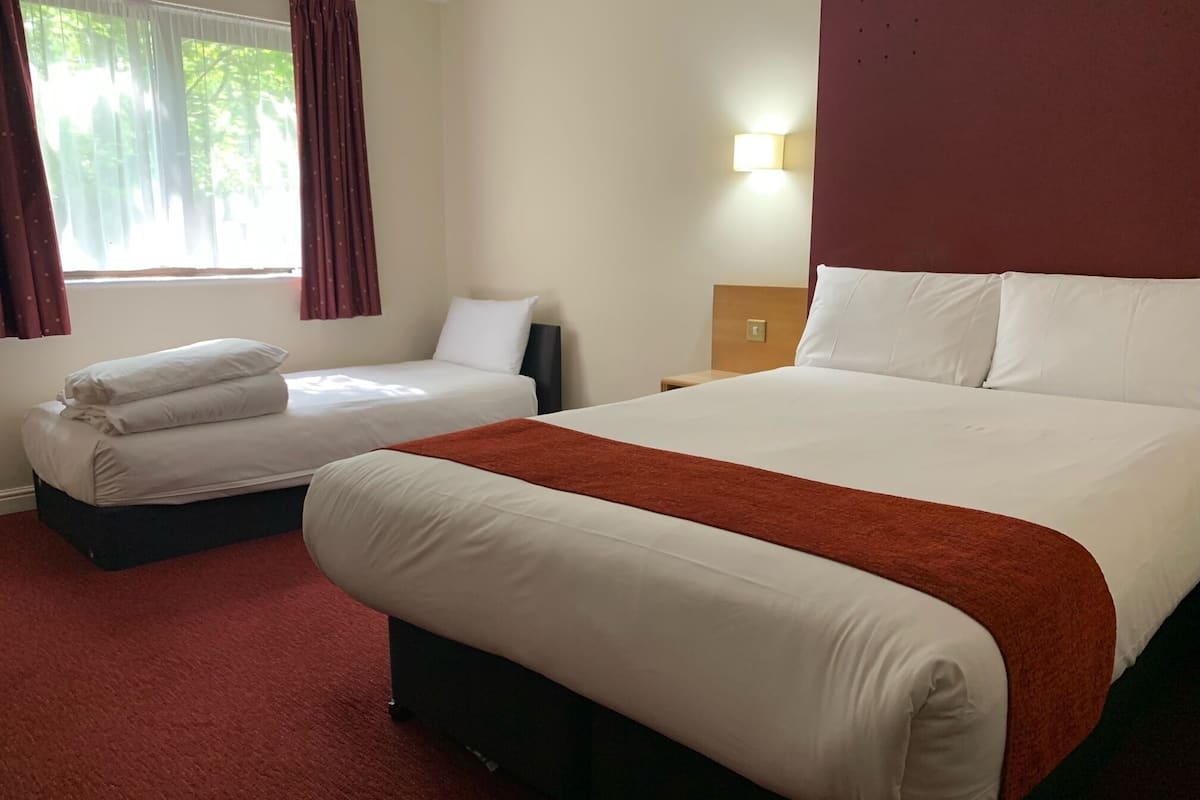 room, 1 double bed with sofa bed, non smoking | desk, free cots/infant beds, free wifi, bed sheets