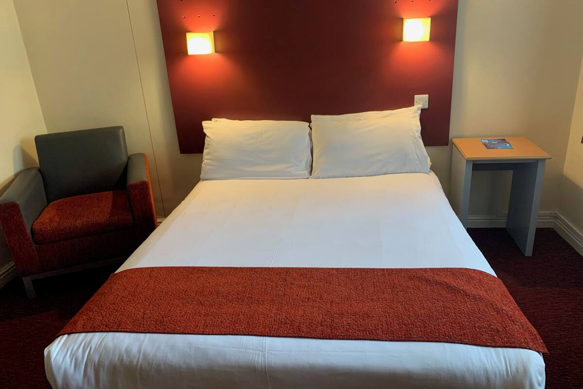 room, 2 single beds, mobility accessible, non smoking | desk, free cots/infant beds, free wifi, bed sheets